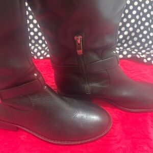 Super cute Vince Camino butter leather unworn boots